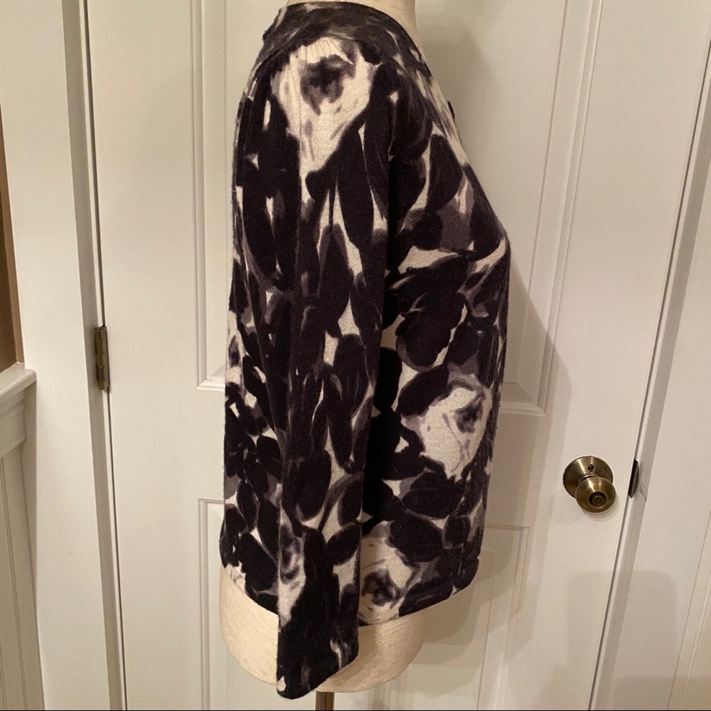 ANNE KLEIN SWEATER CARDIGAN BLACK WHITE CASHMERE FLORAL 3/4 SLEEVE Size XS - Picture 3 of 9